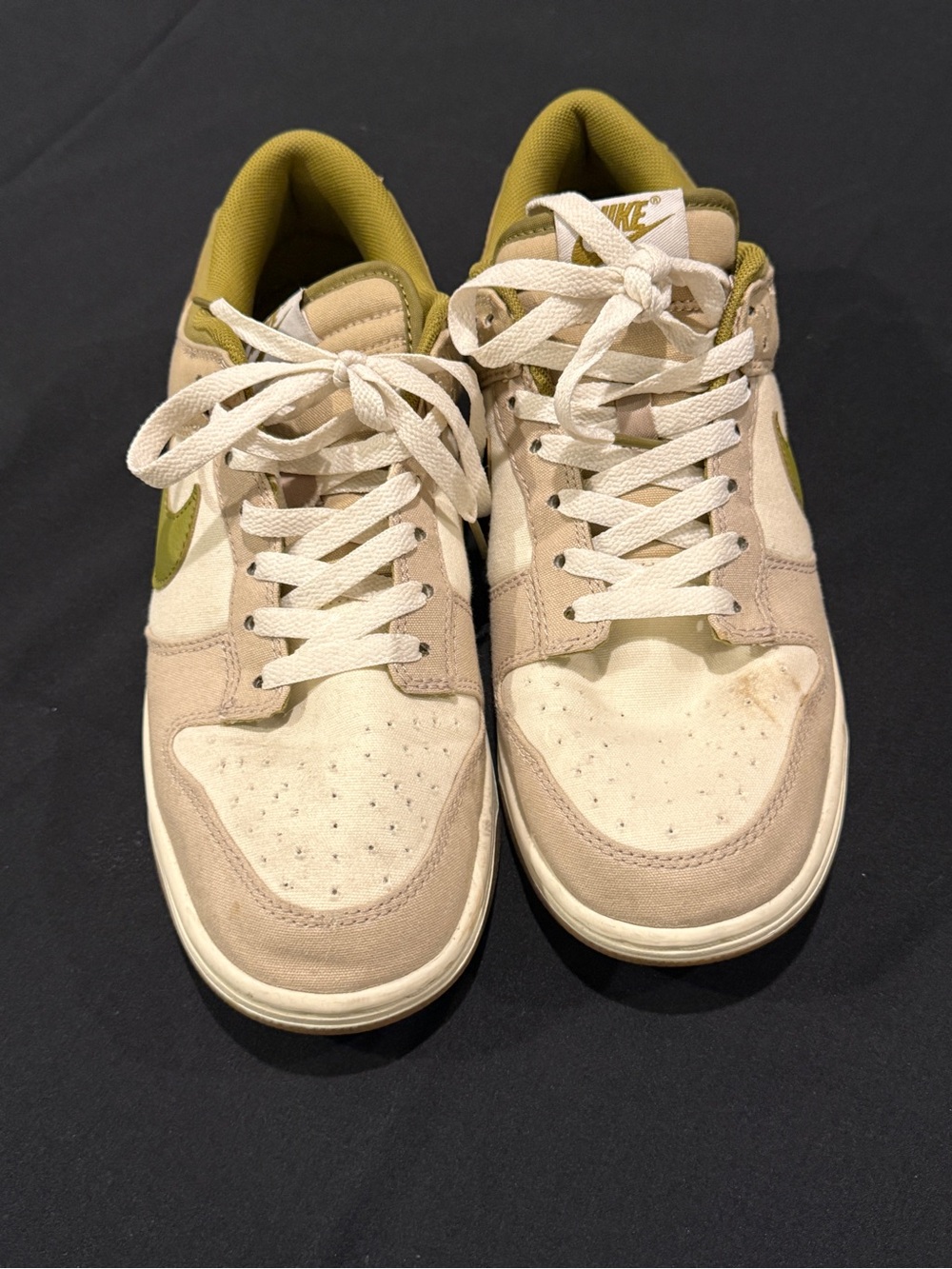 Nike Low-Top Sneakers in Beige and Olive
